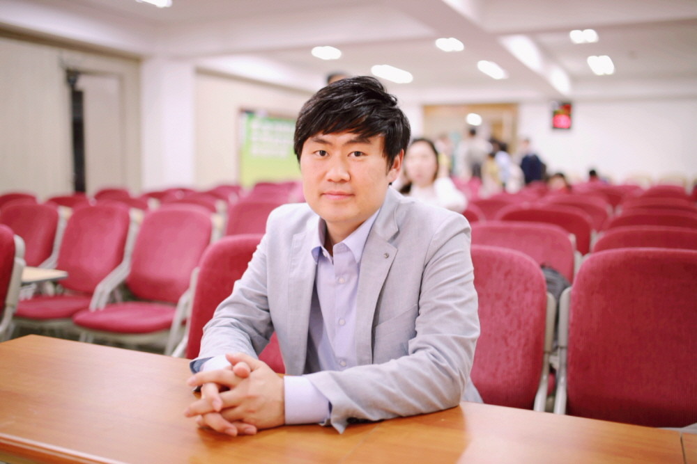 김승일 “일상의 폭력에 저항하기 위해서” | Yes24 모바일 문화웹진 채널예스